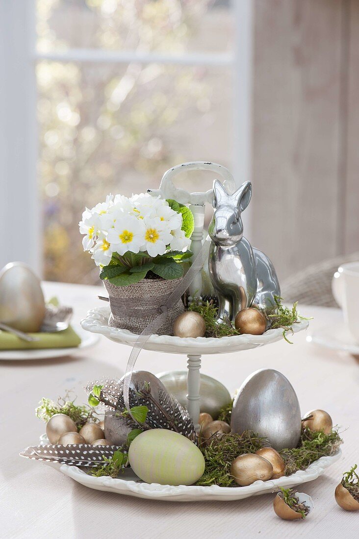 Small etagere as easter decoration, primula, easter eggs, easter bunny