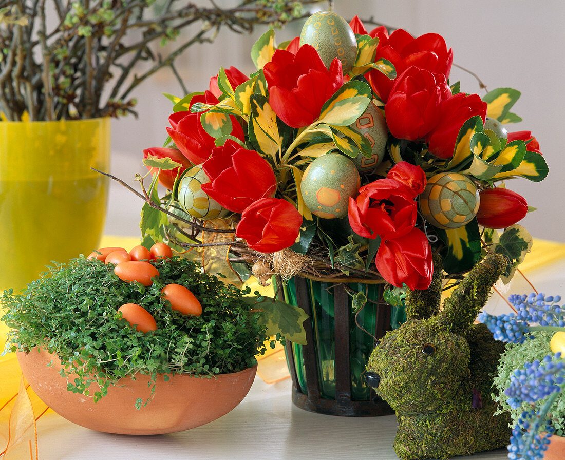 Strauß mit Tulpen, Euonymus,