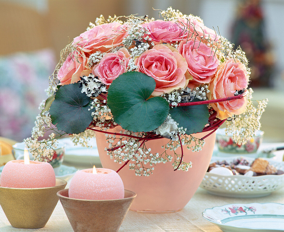 Strauß mit gezuckerten Rosen 'Esperance', Gypsophila