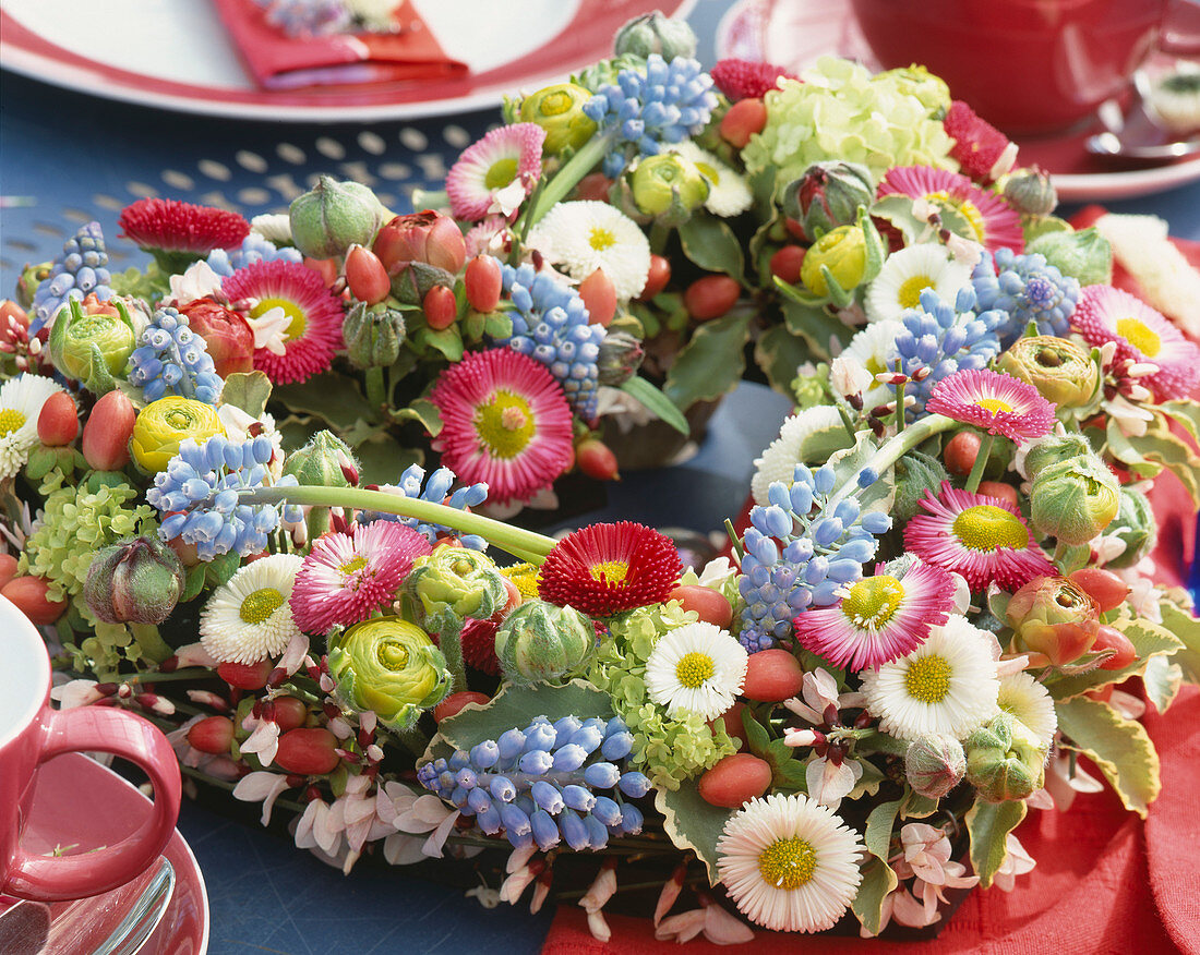 Heart-shaped wreath with bellis (daisies), muscari
