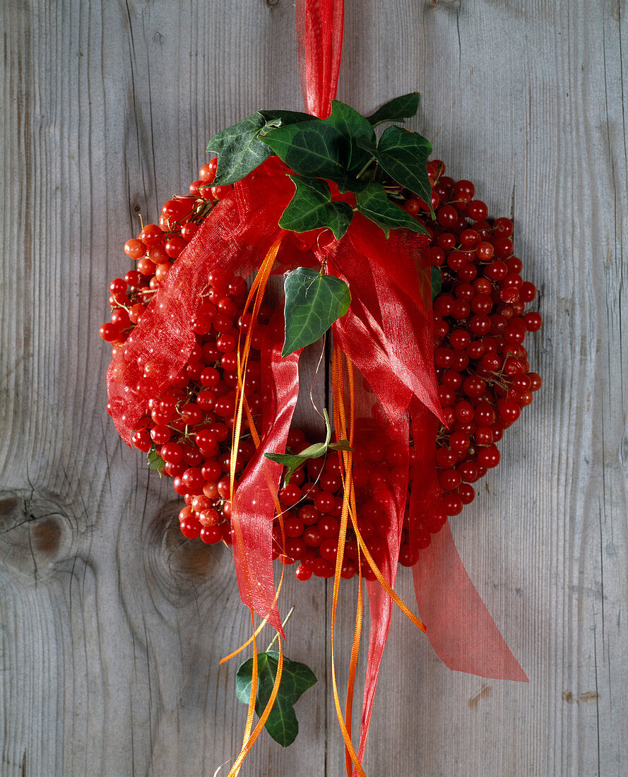 Viburnum trilobum berries wreath, (snowball)
