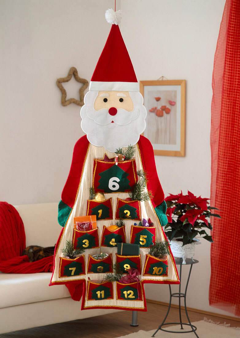 Adventskalender: Weihnachtsmann mit Taschen auf beiden Seiten für kleine Geschen