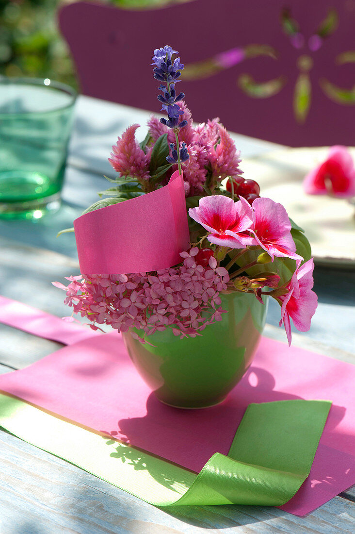 Modern, pink table decoration