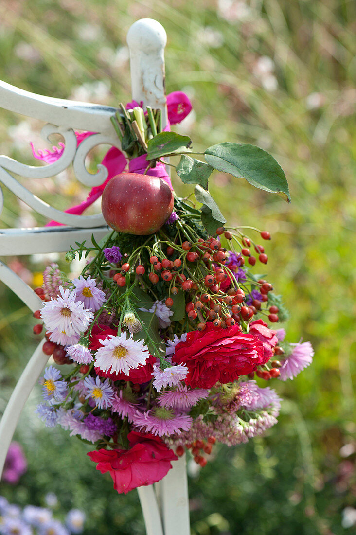 Small bouquet of Aster (white wood aster), rose (rosehip)