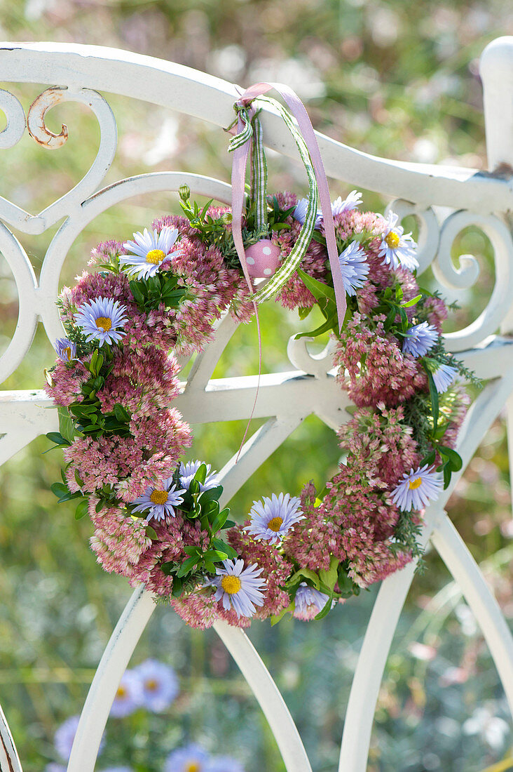 Small wreath of sedum and aster (white wood aster)