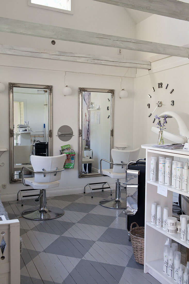 Hairdresser's salon in Scandinavian country-house style