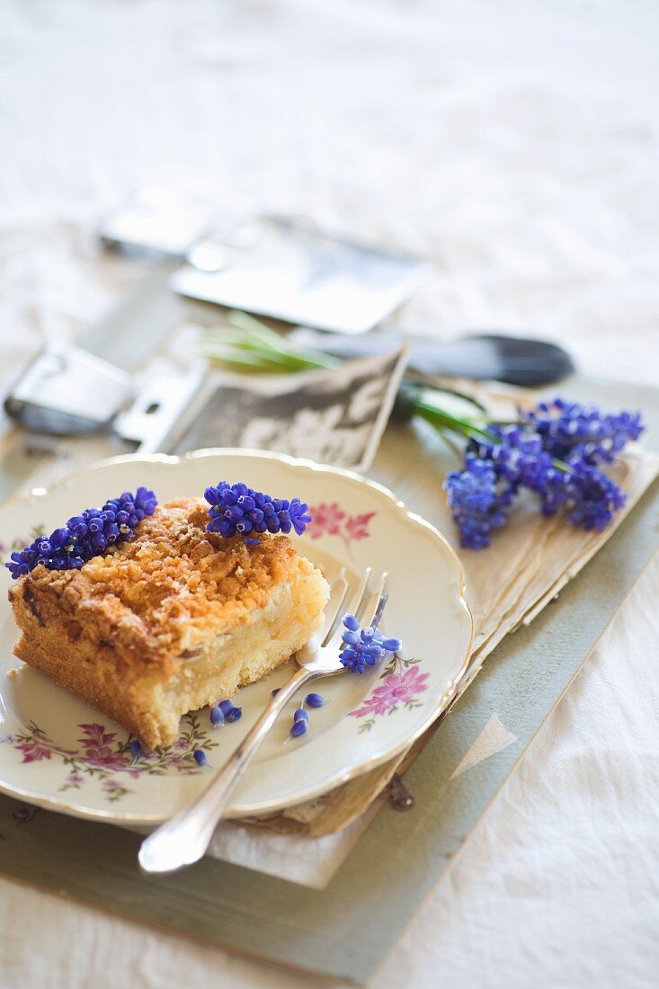 Crumb cake decorated with grape hyacinths
