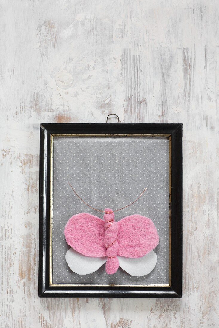 DIY-Schmetterling aus Filz in Vintage Bilderrahmen