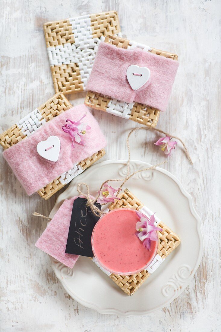 Raffia coasters with pink felt covers and heart-shaped buttons