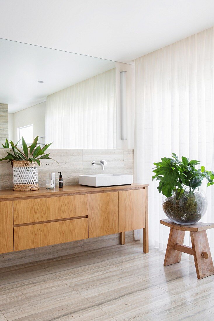 Countertop basin with vanity unit made of precious wood