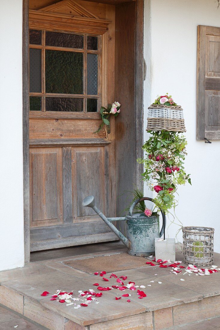 Welcoming bouquet of long-stemmed roses and lady's mantle next to front door