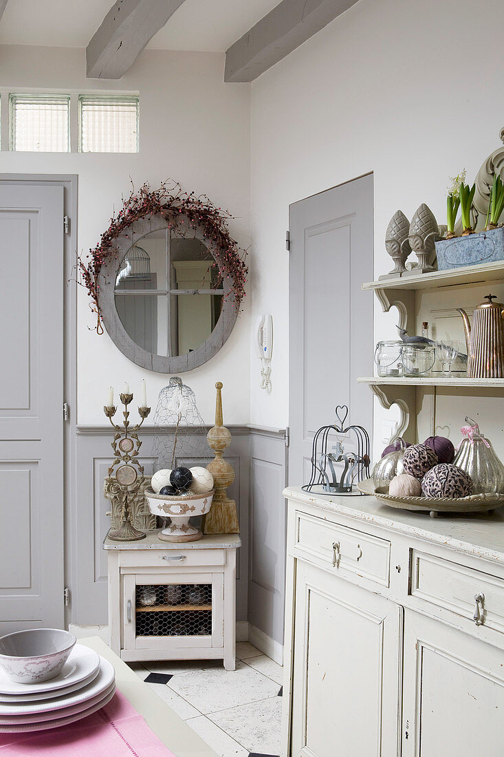 Vintage kitchen in shades of grey with grey wainscoting and panelled doors