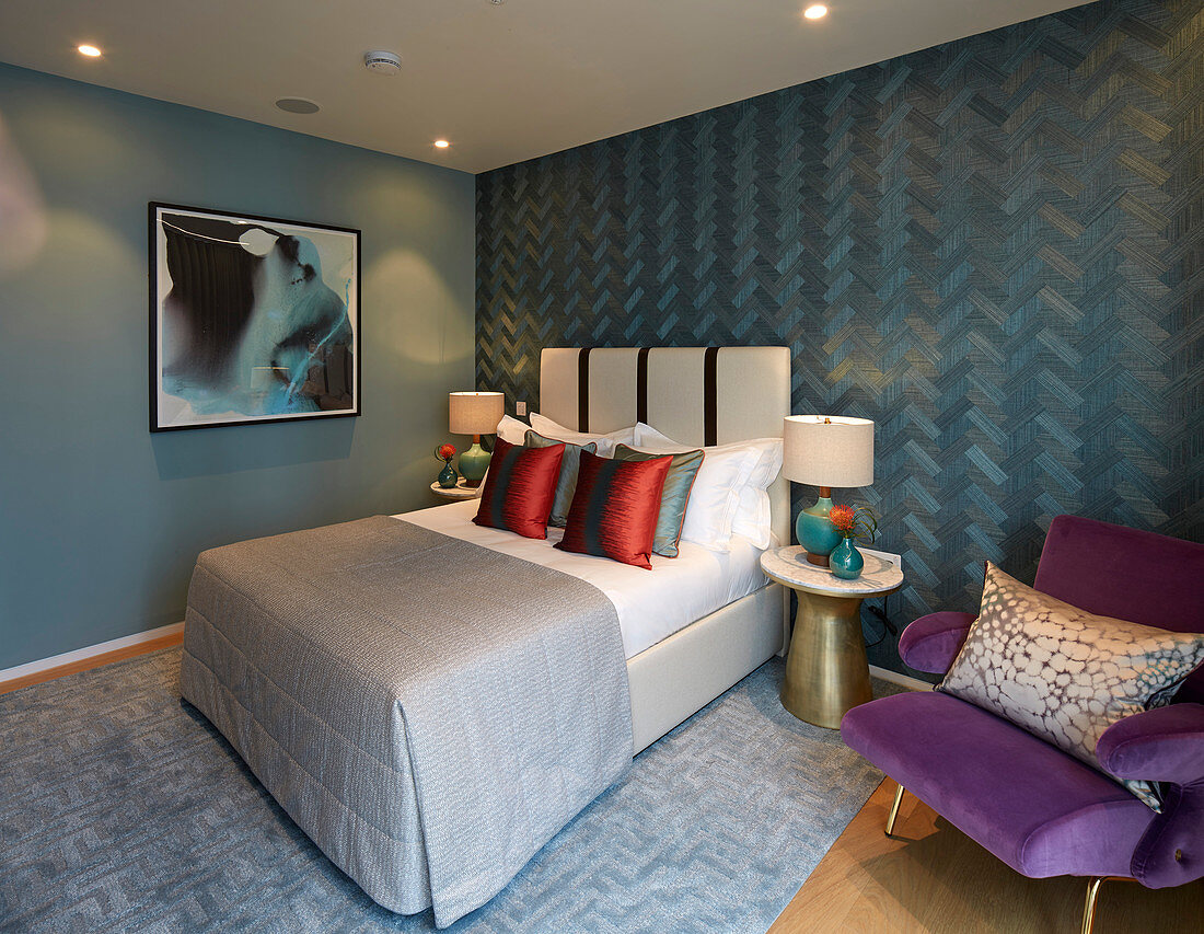 Futuristisches Schlafzimmer in kräftigen Farben