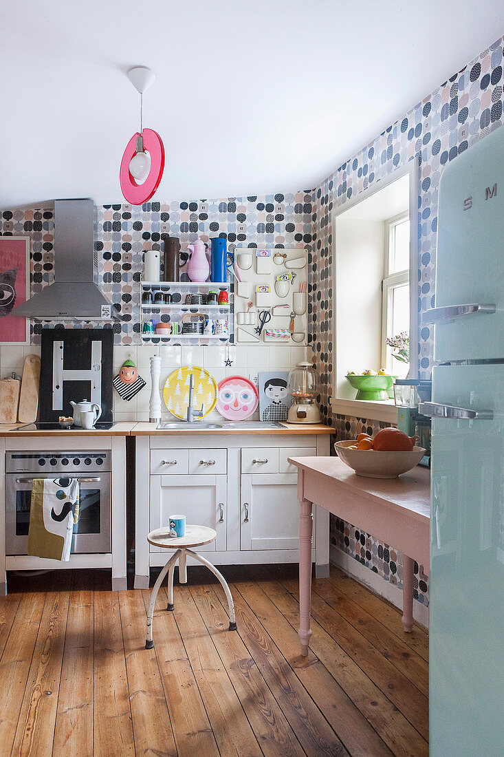 Retro polka-dot wallpaper in eclectic kitchen