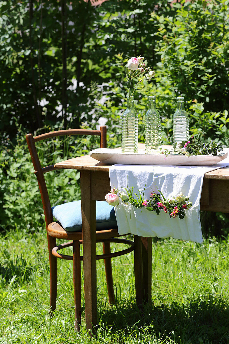 DIY-Tischläufer mit Einstecktasche für Blumen