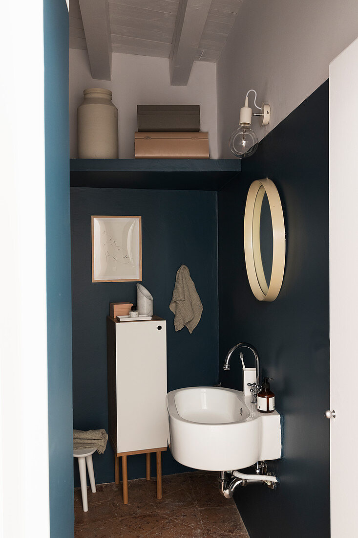 Small bathroom with two-tone walls