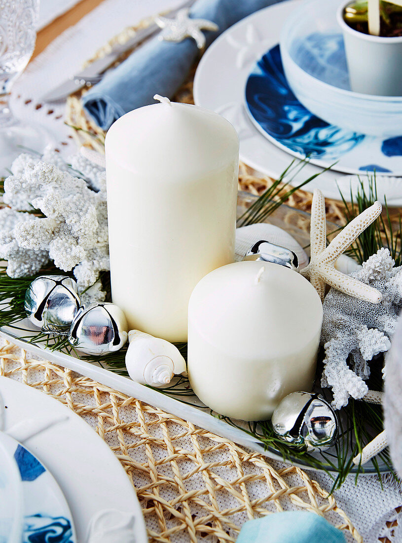 Maritime decoration with white candles