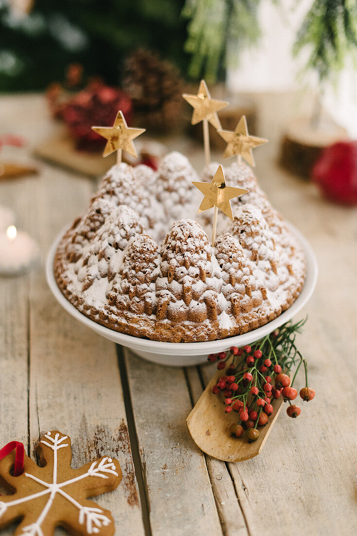 Christmas-tree bundt cake