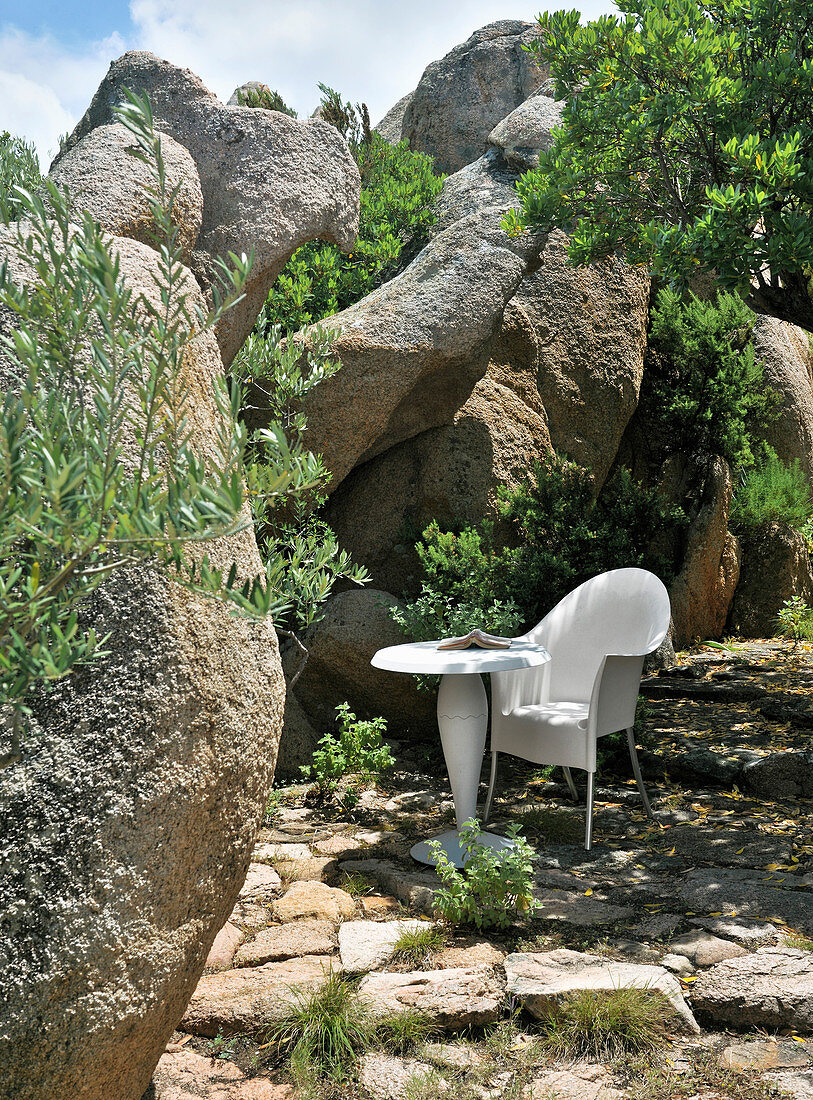 Seating area surrounded by granite boulders in garden