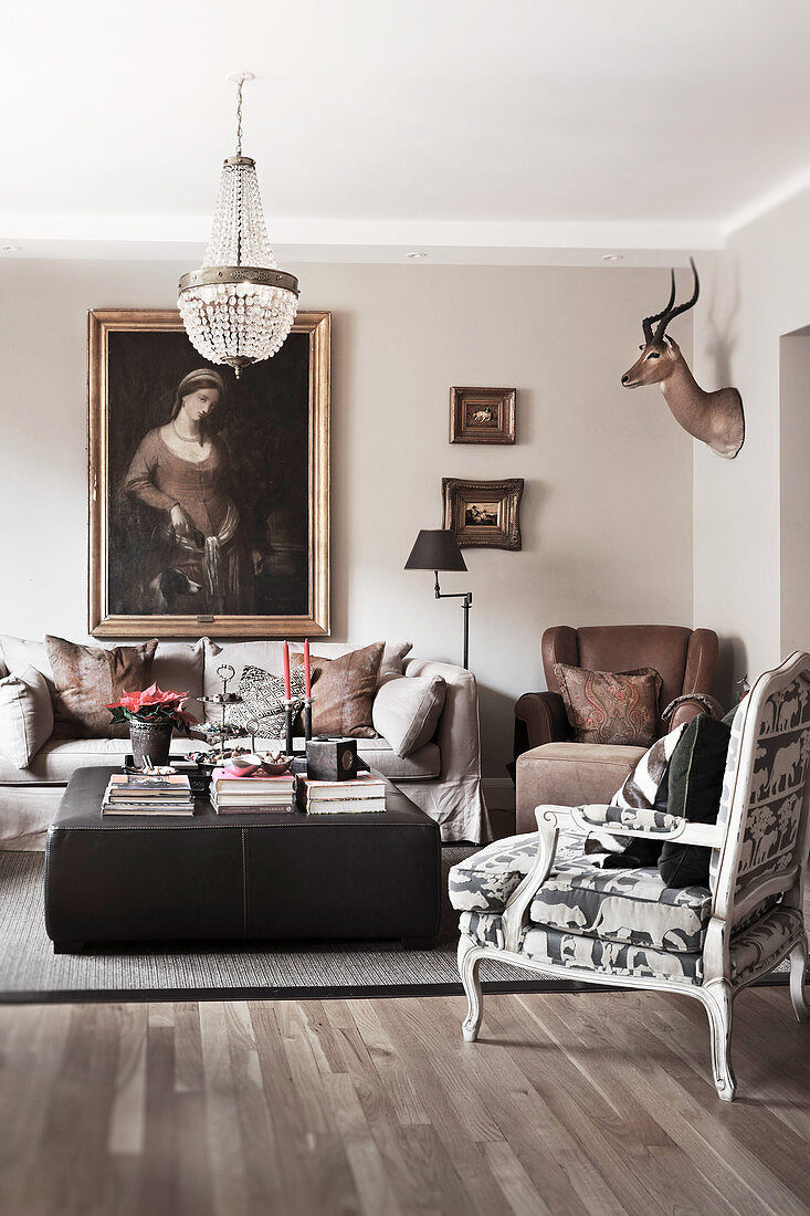 Elegant living room in earthy shades