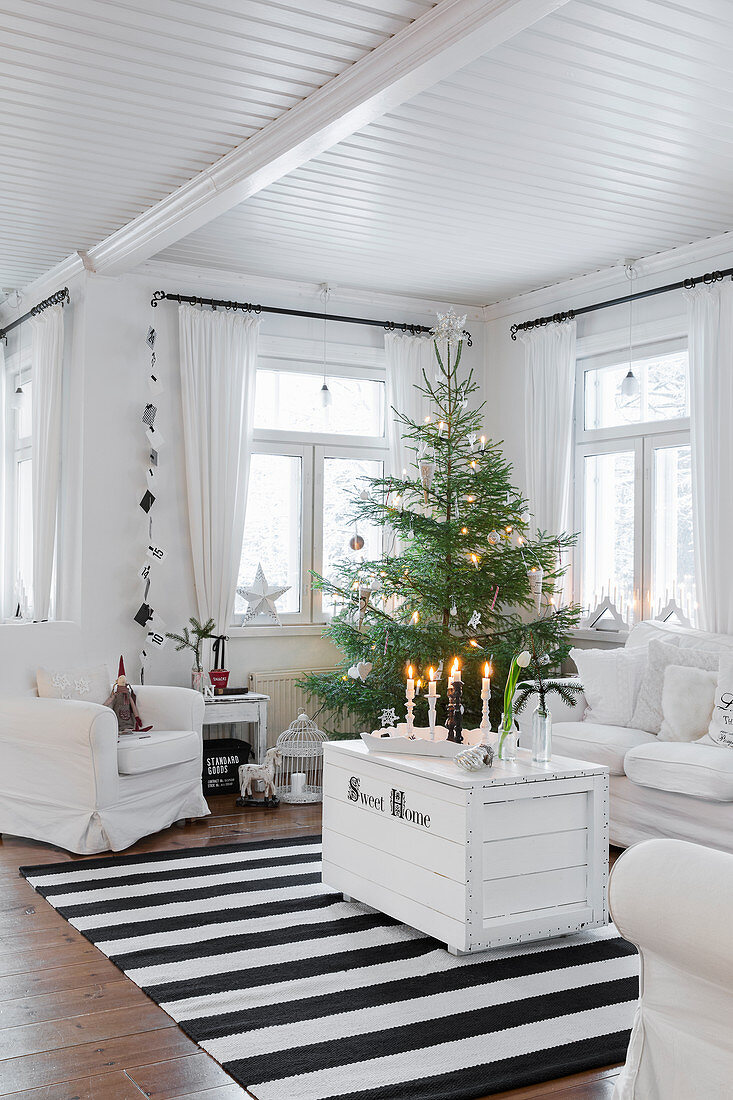 White trunk used as coffee table and Christmas tree in living room
