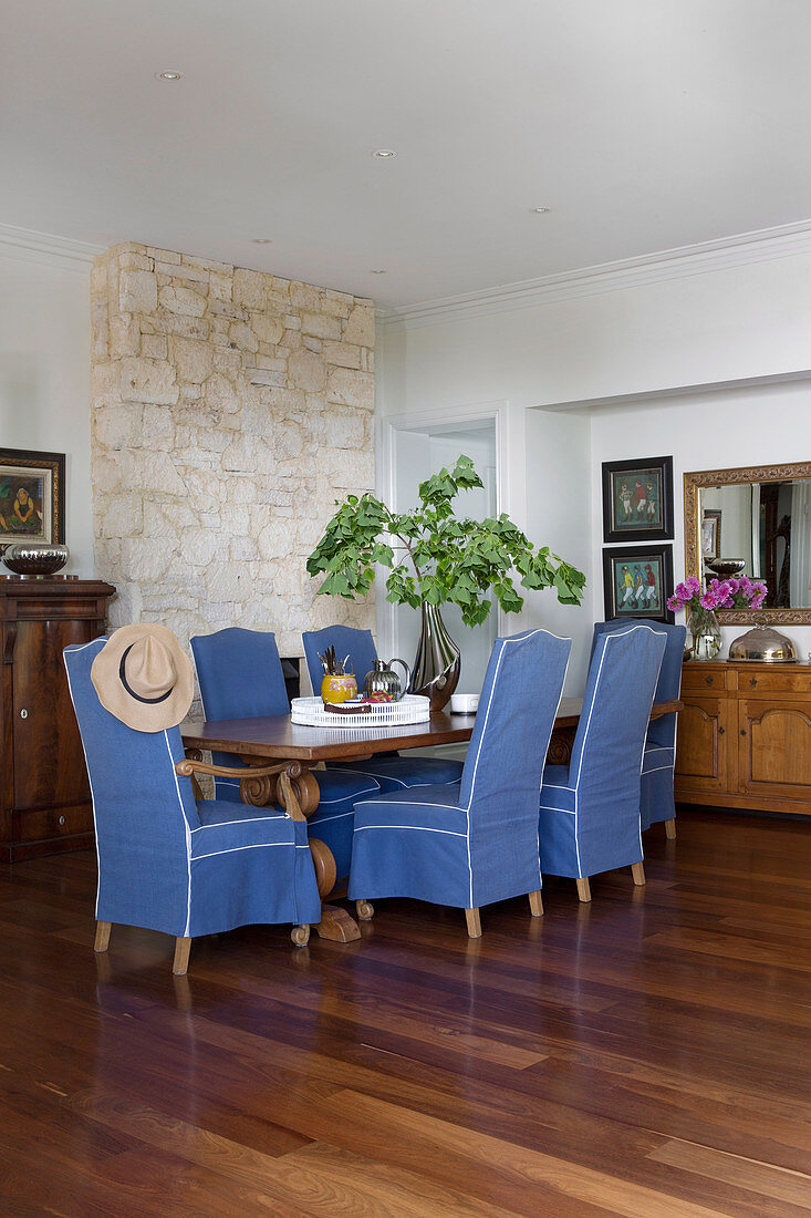 Chairs with blue covers around the dining table
