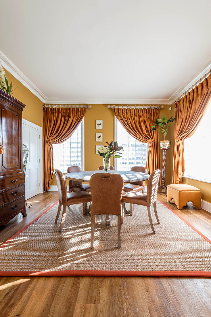 Classic dining room in earthy shades