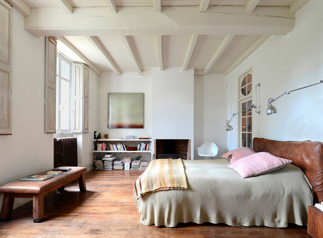 Vintage-style bedroom in Mediterranean country house