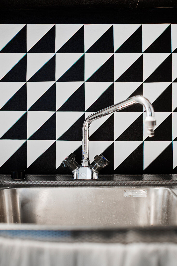 DIY, black-and-white splashback behind sink