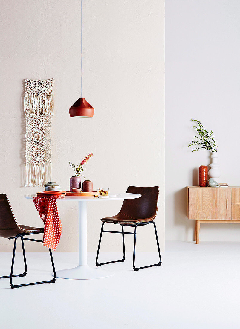 Minimalist dining room in delicate shades of red