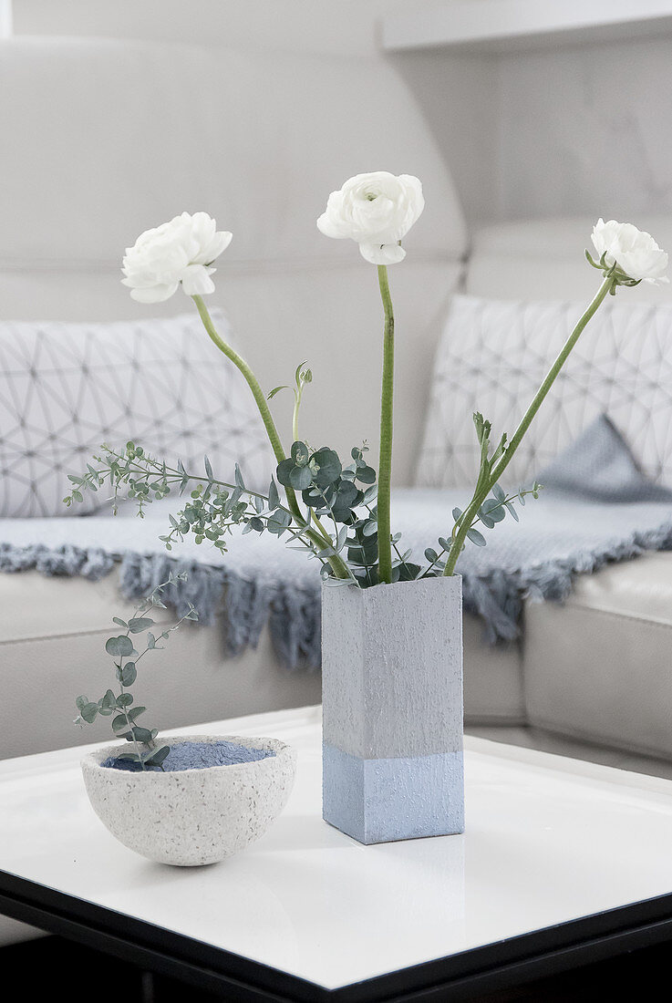 Concrete-effect vase handmade from milk carton