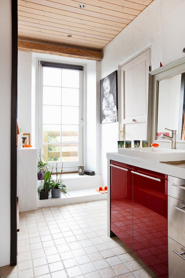 Sink unit with red doors