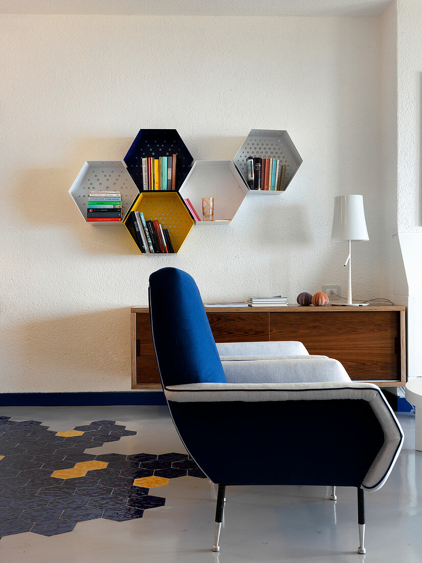 Wall-mounted shelves made from honeycomb elements in living room