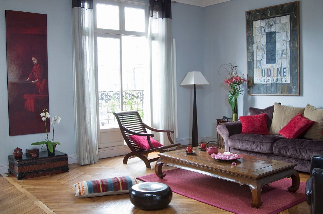 Wohnzimmer in Rottönen mit asiatischen Möbeln