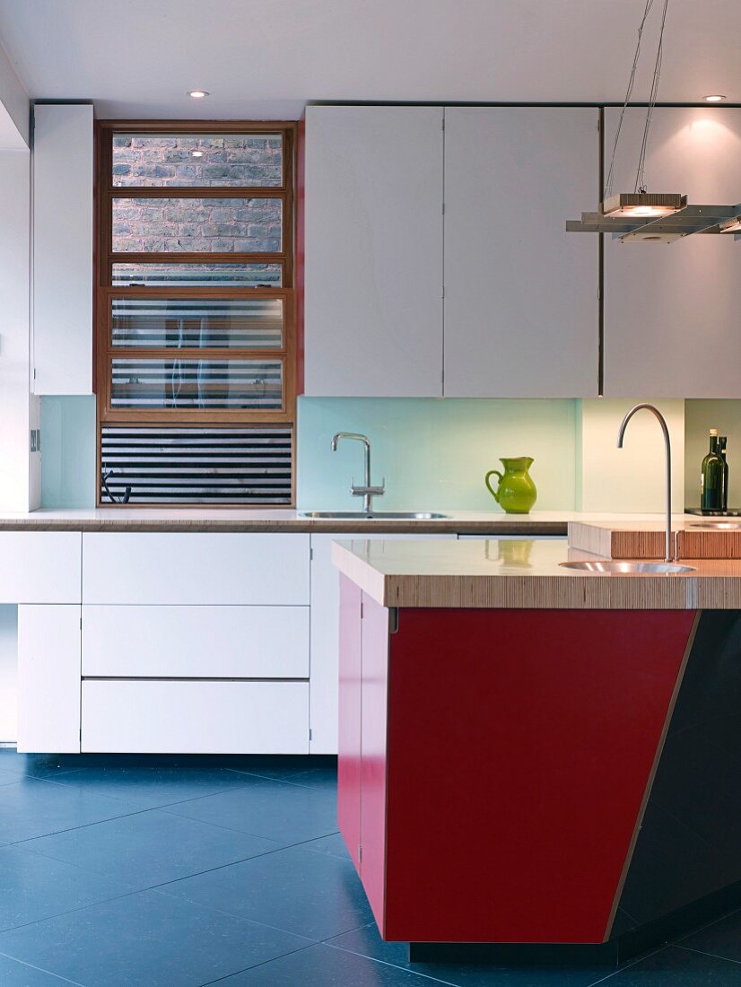 Two-tone island counter in modern kitchen