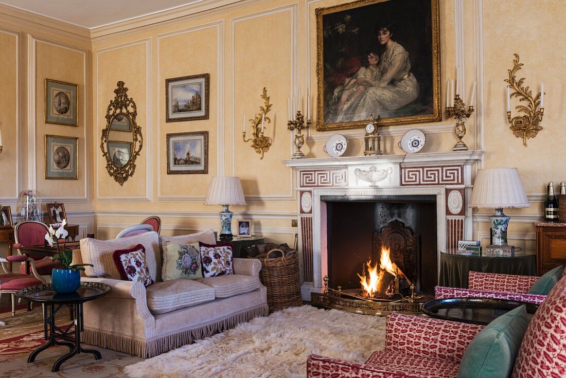 Historisches Wohnzimmer im Cornwell Manor in Pastelltönen