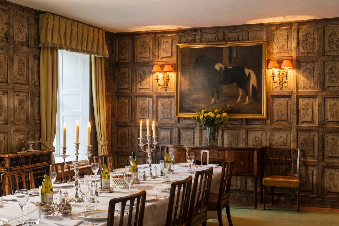 Historical dining room with coffered walls in Cornwell Manor