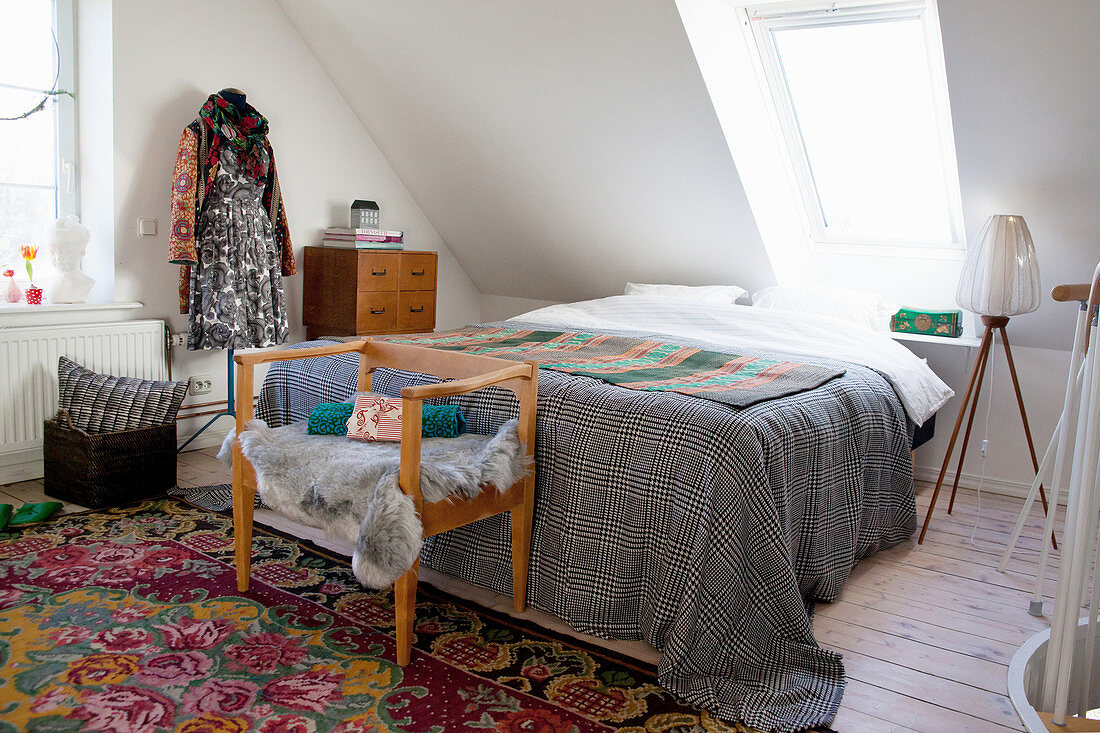 Schlafzimmer im Vintage-Stil unter der Schräge