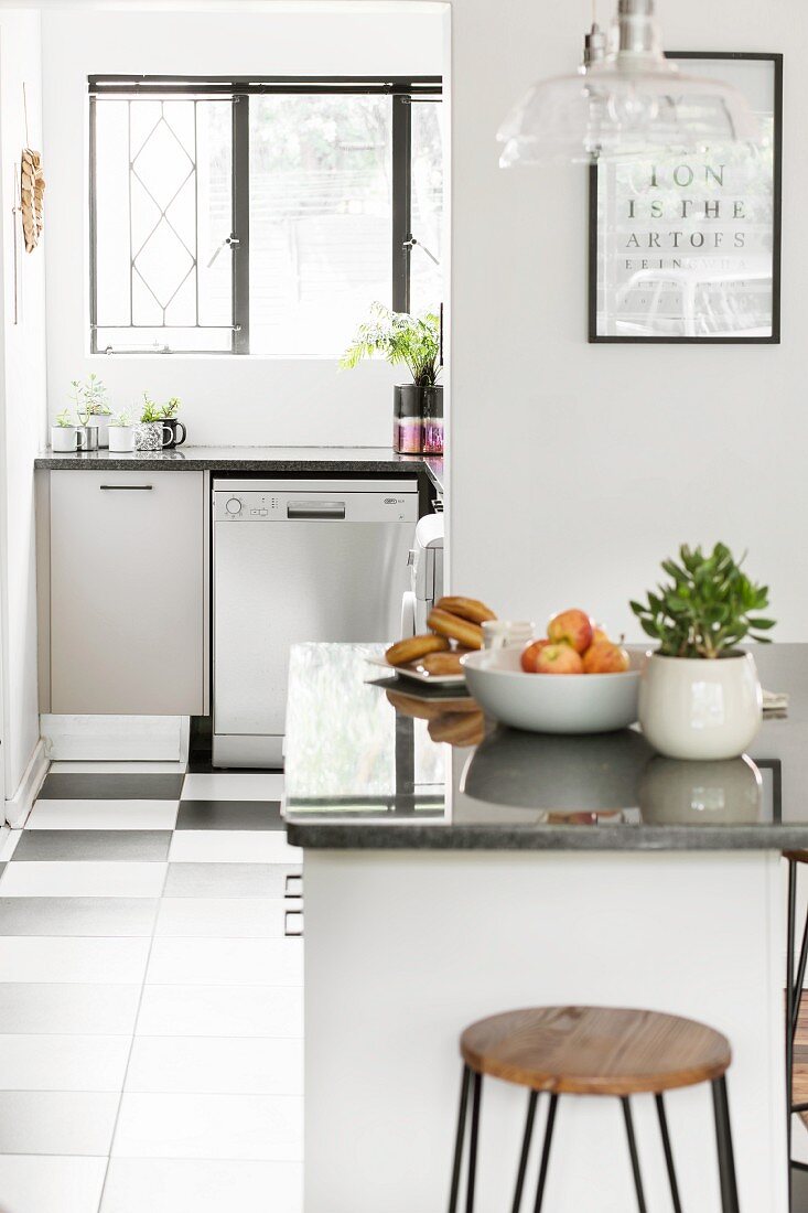 Open-plan kitchen in white and black colour scheme