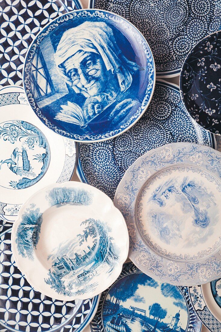 Plates with various blue and white motifs and patterns