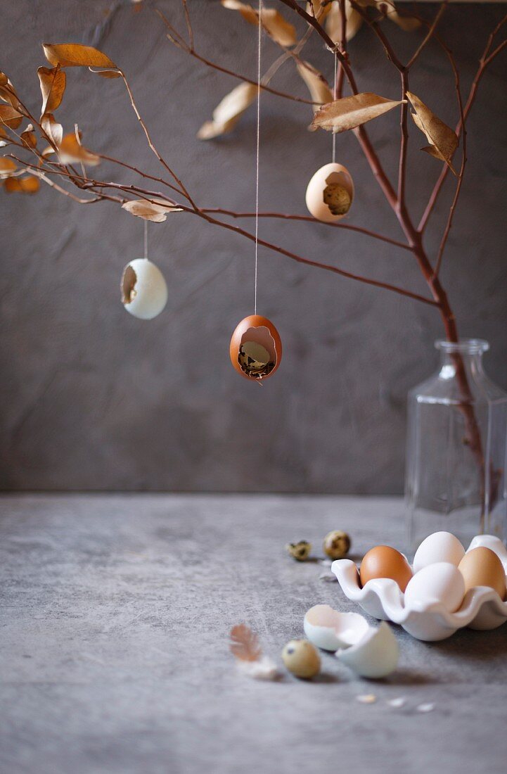 Frische Eier und Osterdeko