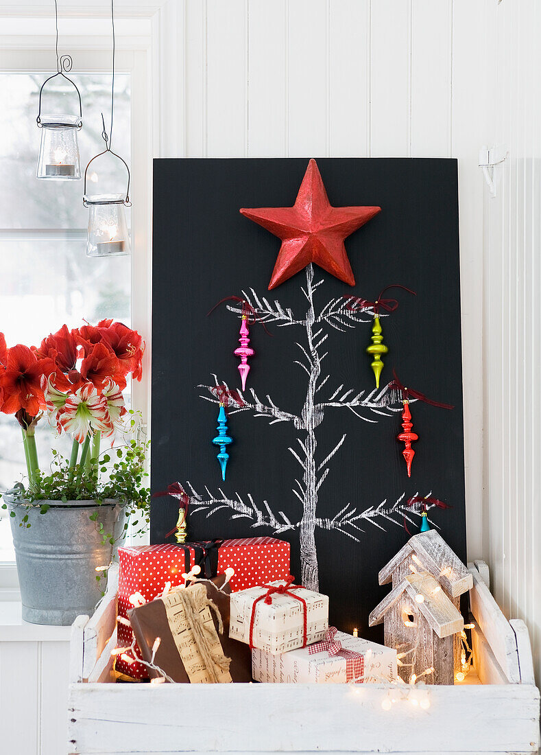 Kreidetafel mit stilisiertem Weihnachtsbaum