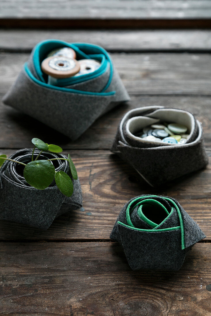 DIY buttons baskets made of felt
