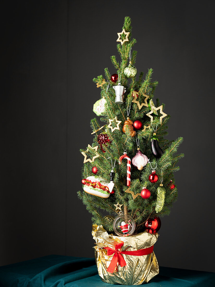 Kleiner geschmückter Weihnachtsbaum