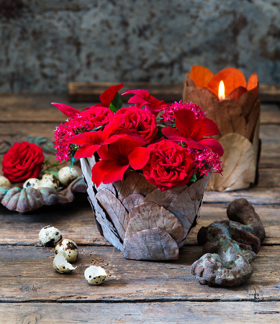 Red roses, Egyptian starcluster and rocktrumpet
