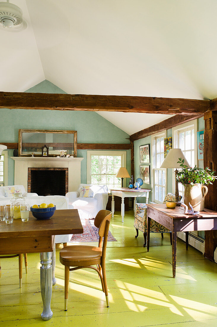Country-house-style interior with lime-green floor