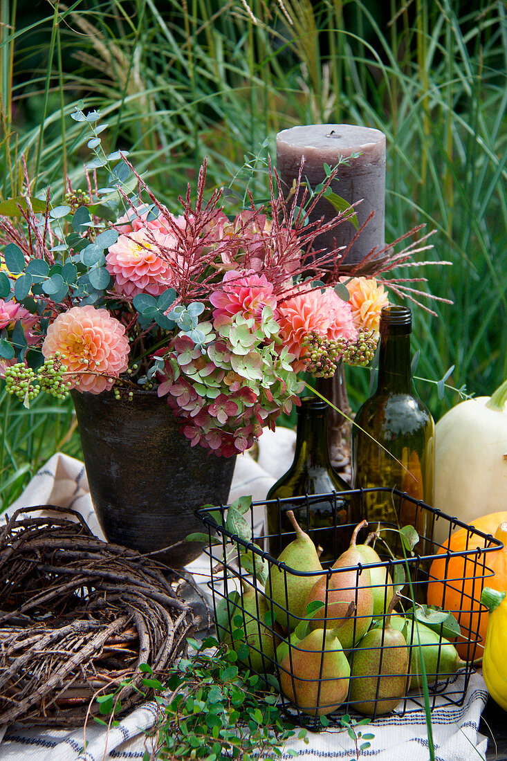 Autumn arrangement with a floral arrangement of dahlias, hydrangea blossoms and Chinese reeds