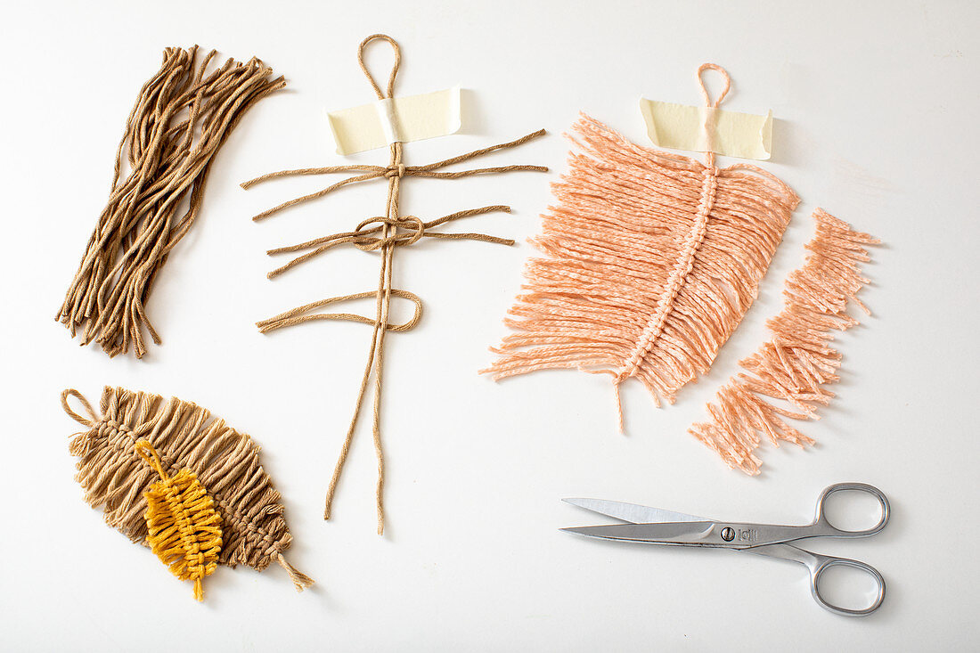 Instructions for making feathers from woollen yarn