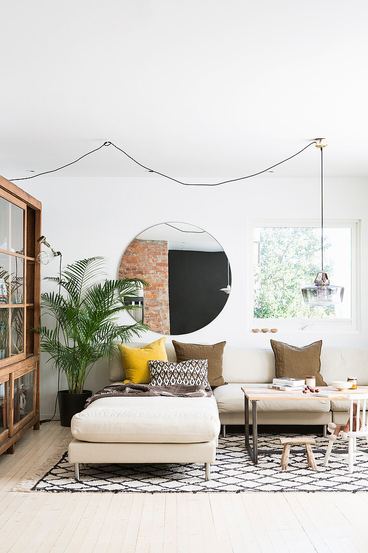 How to Choose a Mirror That's Perfect for Your Wall