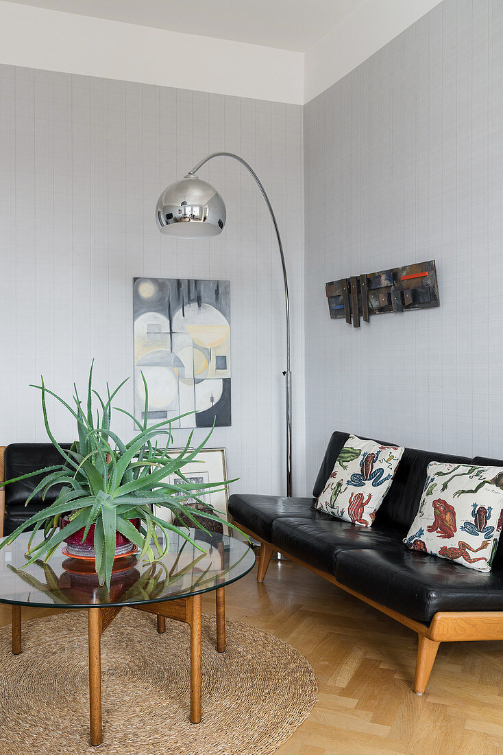 Arc lamp above retro seating area in living room